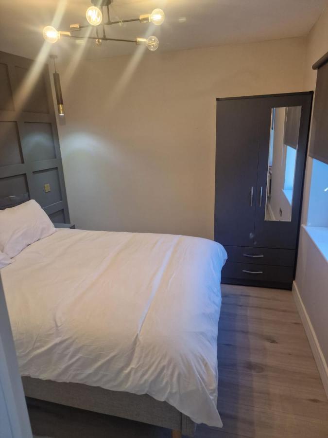 Collier'S Wood En-Suite Apartments ลอนดอน ภายนอก รูปภาพ