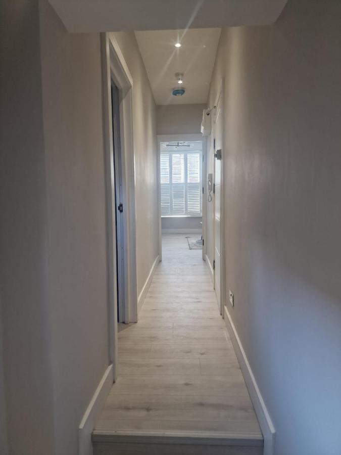 Collier'S Wood En-Suite Apartments ลอนดอน ภายนอก รูปภาพ