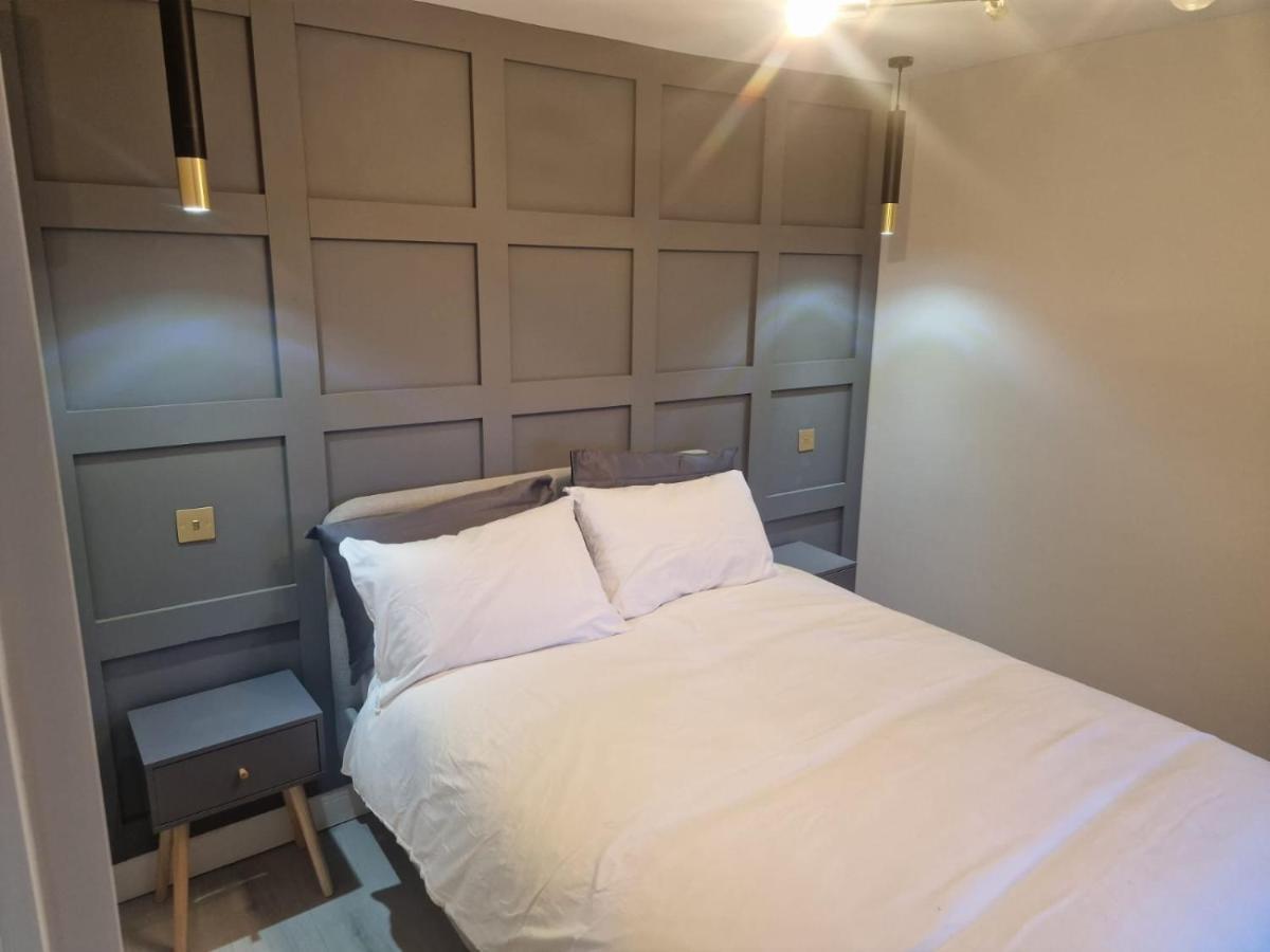 Collier'S Wood En-Suite Apartments ลอนดอน ภายนอก รูปภาพ