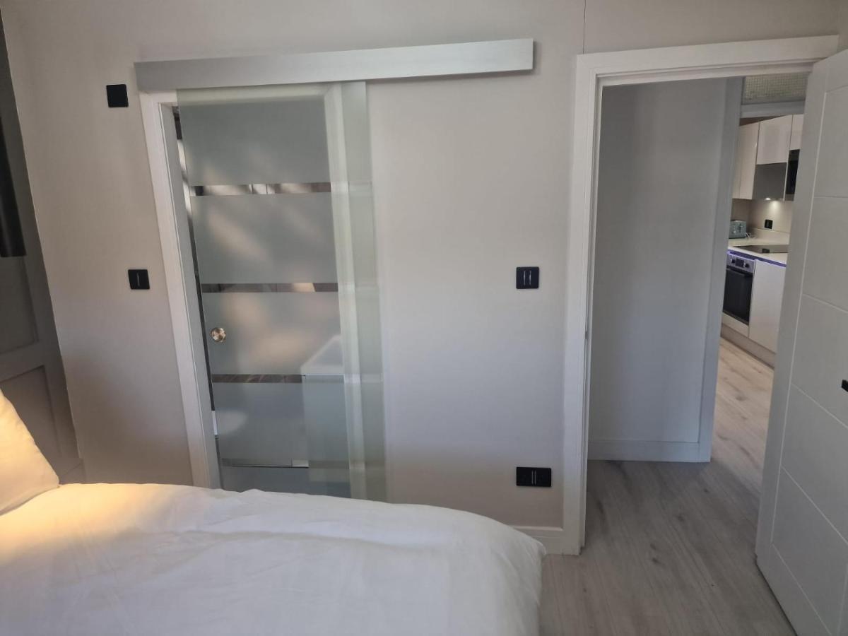 Collier'S Wood En-Suite Apartments ลอนดอน ภายนอก รูปภาพ