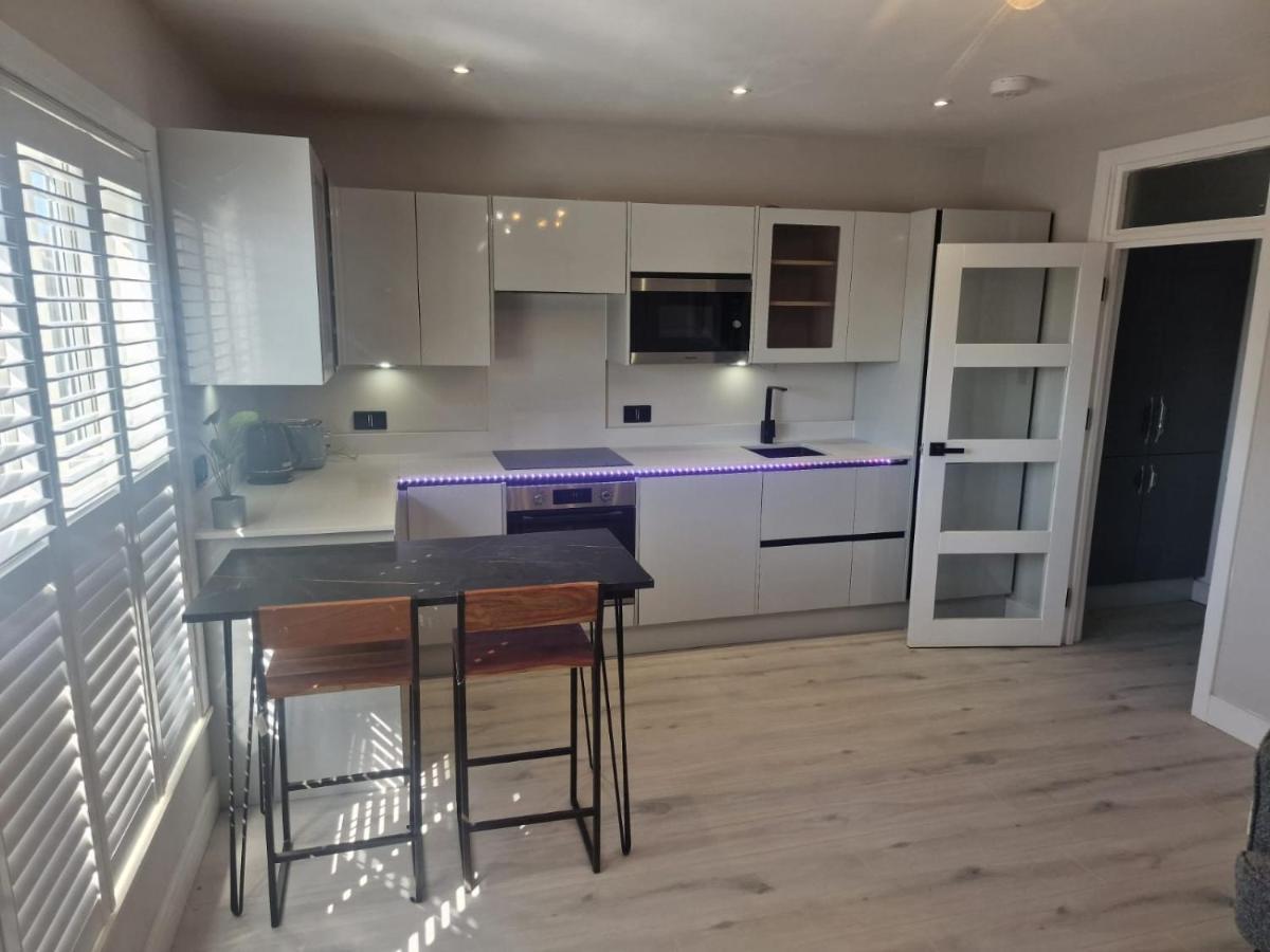Collier'S Wood En-Suite Apartments ลอนดอน ภายนอก รูปภาพ